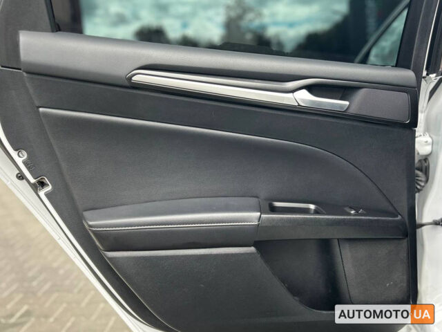 Белый Форд Фьюжн, объемом двигателя 2 л и пробегом 92 тыс. км за 12800 $, фото 19 на Automoto.ua