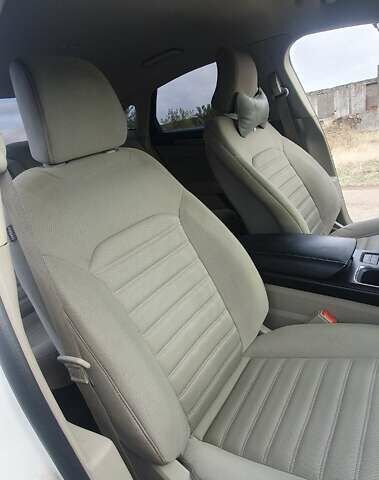 Белый Форд Фьюжн, объемом двигателя 2 л и пробегом 102 тыс. км за 12500 $, фото 4 на Automoto.ua