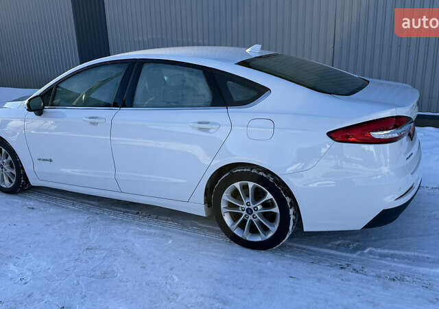 Білий Форд Фьюжен, об'ємом двигуна 0 л та пробігом 199 тис. км за 13100 $, фото 8 на Automoto.ua