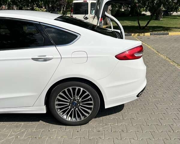 Білий Форд Фьюжен, об'ємом двигуна 2 л та пробігом 111 тис. км за 16000 $, фото 41 на Automoto.ua