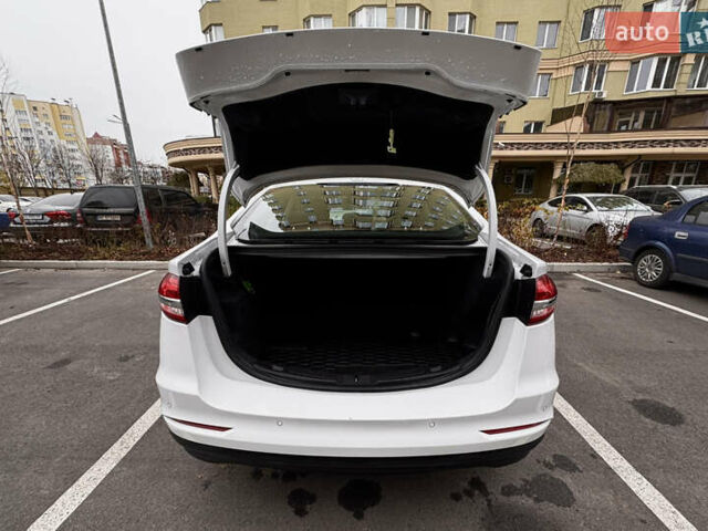 Білий Форд Фьюжен, об'ємом двигуна 2 л та пробігом 68 тис. км за 17200 $, фото 23 на Automoto.ua