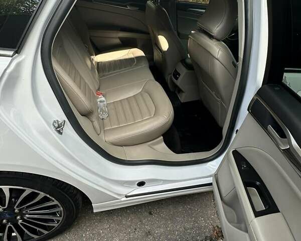 Білий Форд Фьюжен, об'ємом двигуна 2 л та пробігом 87 тис. км за 14500 $, фото 19 на Automoto.ua