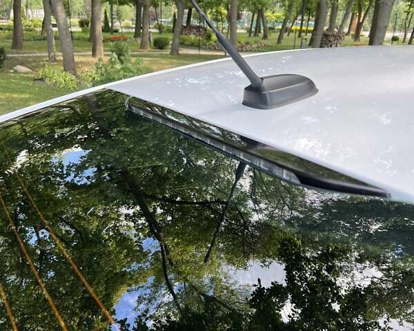 Білий Форд Фьюжен, об'ємом двигуна 2 л та пробігом 111 тис. км за 16000 $, фото 30 на Automoto.ua