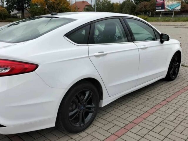 Білий Форд Фьюжен, об'ємом двигуна 2 л та пробігом 125 тис. км за 10600 $, фото 3 на Automoto.ua