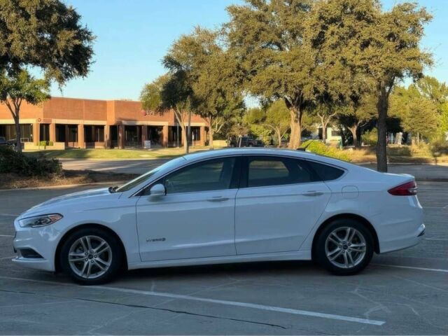 Білий Форд Фьюжен, об'ємом двигуна 2 л та пробігом 31 тис. км за 12000 $, фото 4 на Automoto.ua