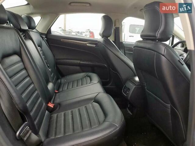Білий Форд Фьюжен, об'ємом двигуна 2 л та пробігом 180 тис. км за 2300 $, фото 8 на Automoto.ua