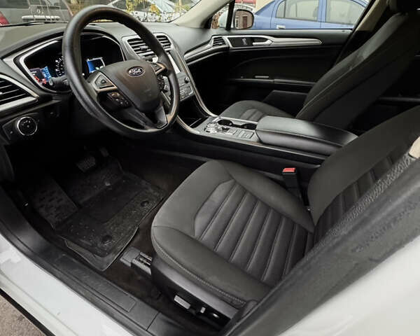 Білий Форд Фьюжен, об'ємом двигуна 2 л та пробігом 68 тис. км за 17200 $, фото 33 на Automoto.ua