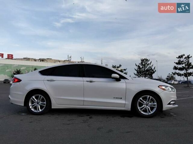 Белый Форд Фьюжн, объемом двигателя 2 л и пробегом 102 тыс. км за 14300 $, фото 2 на Automoto.ua