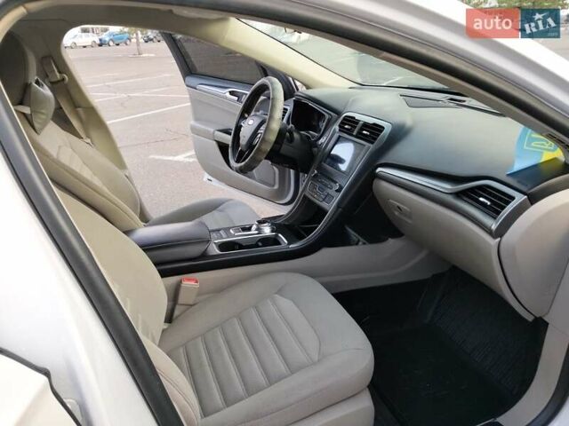 Белый Форд Фьюжн, объемом двигателя 2 л и пробегом 102 тыс. км за 14300 $, фото 7 на Automoto.ua