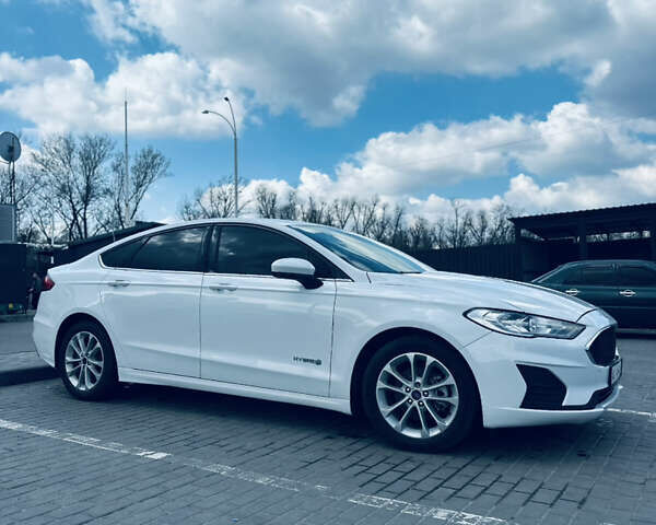 Форд Фьюжн 2018 в Днепре (Днепропетровске) на Automoto.ua Белый Форд Фьюжн, объемом двигателя 2 л и пробегом 130 тыс. км за 14400 $, фото 3 на Automoto.ua