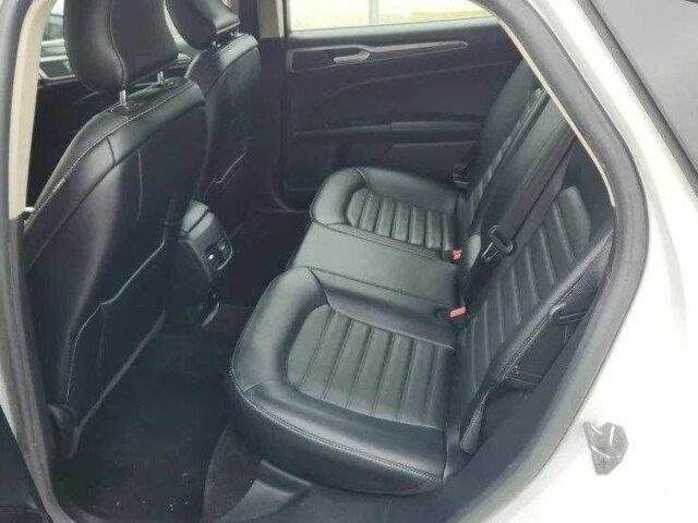 Білий Форд Фьюжен, об'ємом двигуна 2 л та пробігом 157 тис. км за 12000 $, фото 4 на Automoto.ua