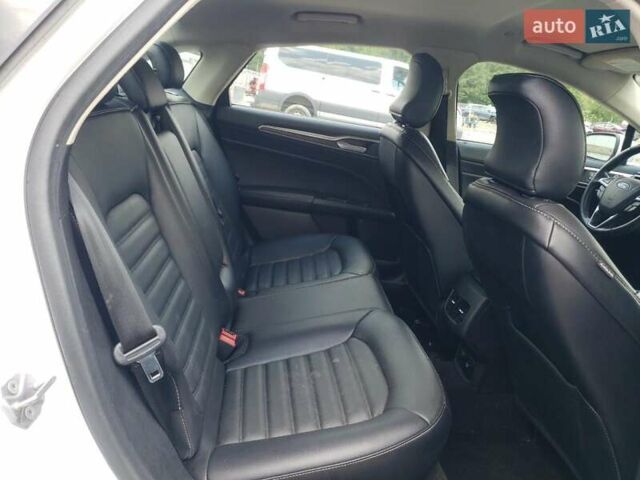 Білий Форд Фьюжен, об'ємом двигуна 2 л та пробігом 137 тис. км за 3600 $, фото 9 на Automoto.ua