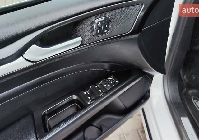 Білий Форд Фьюжен, об'ємом двигуна 2 л та пробігом 125 тис. км за 12500 $, фото 18 на Automoto.ua