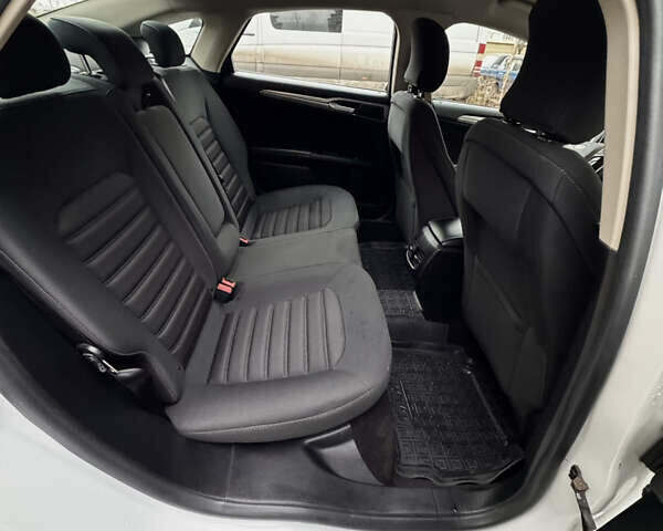 Білий Форд Фьюжен, об'ємом двигуна 2 л та пробігом 68 тис. км за 17200 $, фото 26 на Automoto.ua