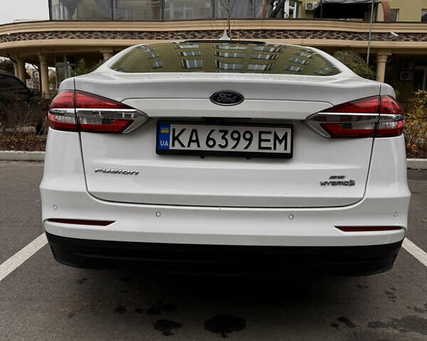 Білий Форд Фьюжен, об'ємом двигуна 2 л та пробігом 68 тис. км за 17200 $, фото 17 на Automoto.ua