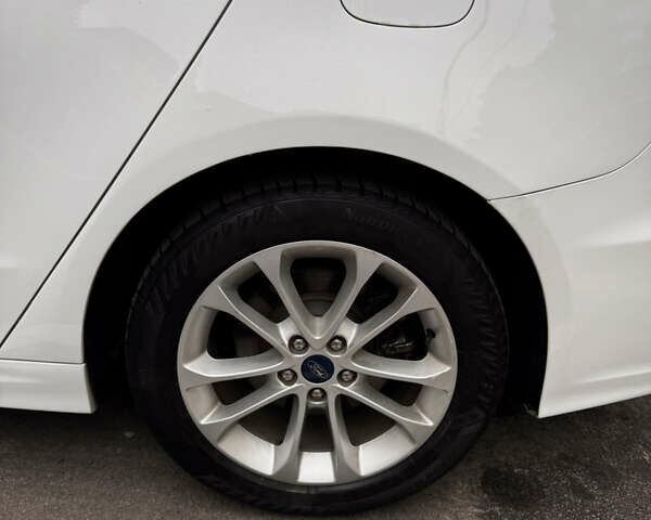 Білий Форд Фьюжен, об'ємом двигуна 2 л та пробігом 68 тис. км за 17200 $, фото 14 на Automoto.ua