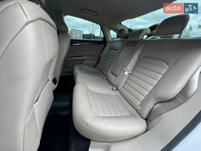 Білий Форд Фьюжен, об'ємом двигуна 2 л та пробігом 93 тис. км за 14490 $, фото 8 на Automoto.ua