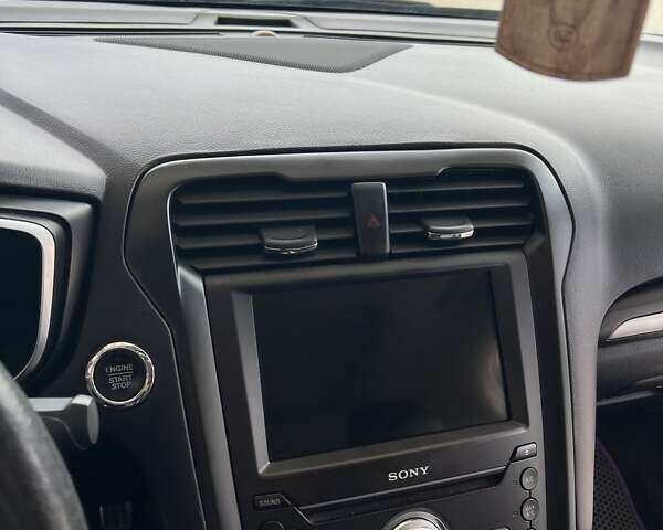 Білий Форд Фьюжен, об'ємом двигуна 2 л та пробігом 111 тис. км за 16000 $, фото 48 на Automoto.ua