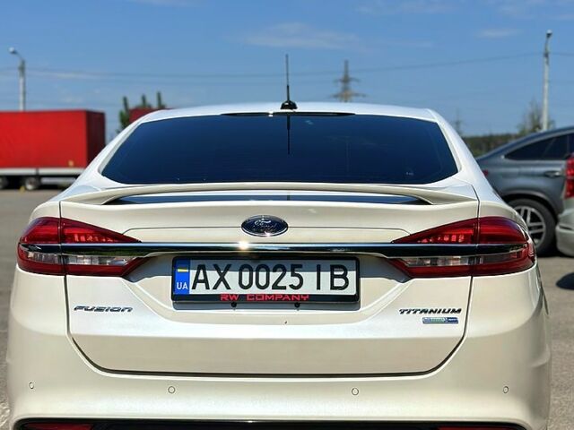 Білий Форд Фьюжен, об'ємом двигуна 2 л та пробігом 164 тис. км за 13400 $, фото 7 на Automoto.ua