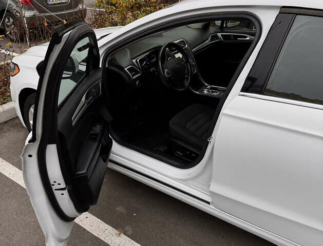 Білий Форд Фьюжен, об'ємом двигуна 2 л та пробігом 68 тис. км за 17200 $, фото 15 на Automoto.ua