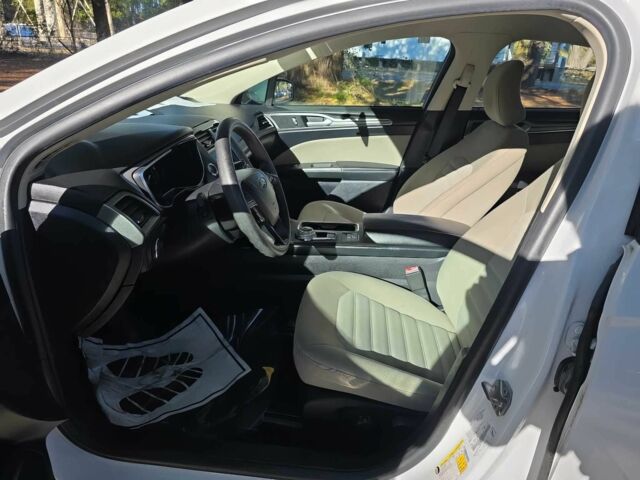 Білий Форд Фьюжен, об'ємом двигуна 2 л та пробігом 44 тис. км за 10400 $, фото 9 на Automoto.ua