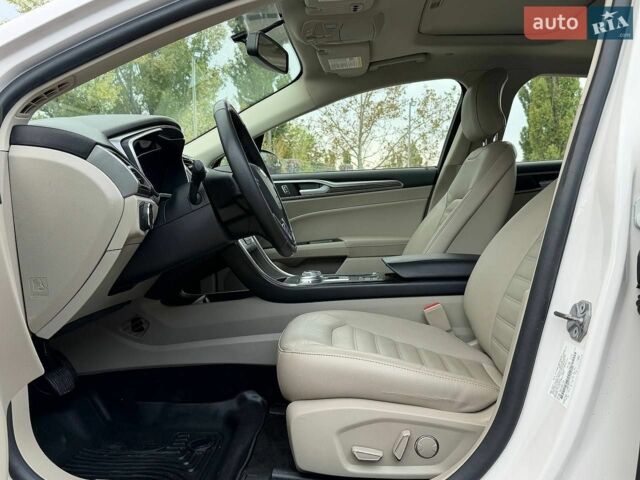 Білий Форд Фьюжен, об'ємом двигуна 2 л та пробігом 185 тис. км за 16500 $, фото 11 на Automoto.ua