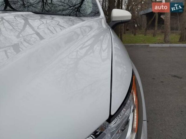 Білий Форд Фьюжен, об'ємом двигуна 2 л та пробігом 93 тис. км за 16500 $, фото 12 на Automoto.ua