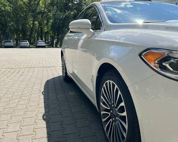 Білий Форд Фьюжен, об'ємом двигуна 2 л та пробігом 111 тис. км за 16000 $, фото 20 на Automoto.ua