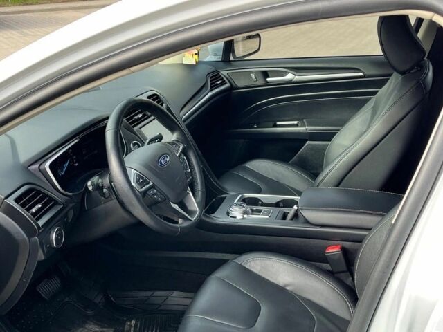 Білий Форд Фьюжен, об'ємом двигуна 0 л та пробігом 66 тис. км за 9400 $, фото 4 на Automoto.ua