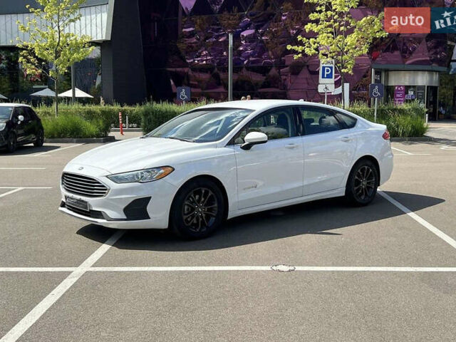 Білий Форд Фьюжен, об'ємом двигуна 2 л та пробігом 180 тис. км за 15750 $, фото 3 на Automoto.ua