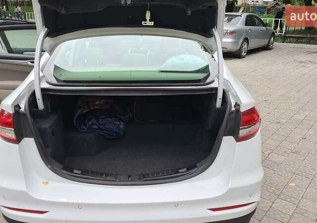 Белый Форд Фьюжн, объемом двигателя 2 л и пробегом 30 тыс. км за 17500 $, фото 16 на Automoto.ua