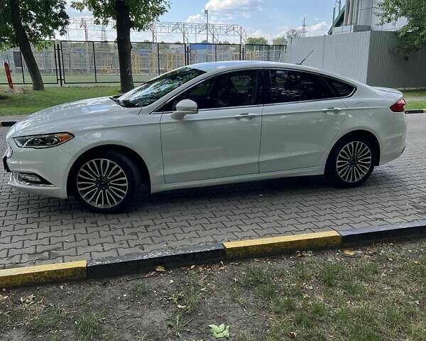 Білий Форд Фьюжен, об'ємом двигуна 2 л та пробігом 111 тис. км за 16000 $, фото 4 на Automoto.ua