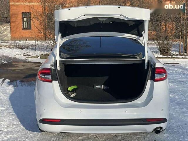 Форд Фьюжн 2018 в Днепре (Днепропетровске) на Automoto.ua Белый Форд Фьюжн, объемом двигателя 2.5 л и пробегом 121 тыс. км за 11700 $, фото 10 на Automoto.ua