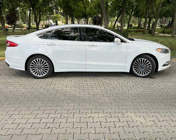 Білий Форд Фьюжен, об'ємом двигуна 2 л та пробігом 111 тис. км за 16000 $, фото 1 на Automoto.ua