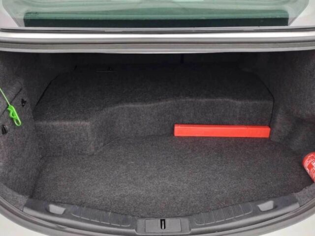 Білий Форд Фьюжен, об'ємом двигуна 2 л та пробігом 125 тис. км за 10600 $, фото 4 на Automoto.ua