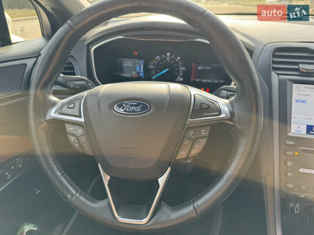 Белый Форд Фьюжн, объемом двигателя 2 л и пробегом 94 тыс. км за 19900 $, фото 15 на Automoto.ua