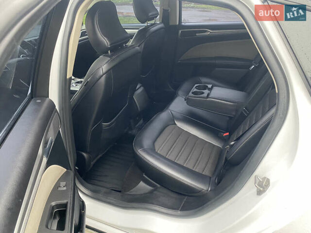 Белый Форд Фьюжн, объемом двигателя 2.49 л и пробегом 241 тыс. км за 13500 $, фото 6 на Automoto.ua
