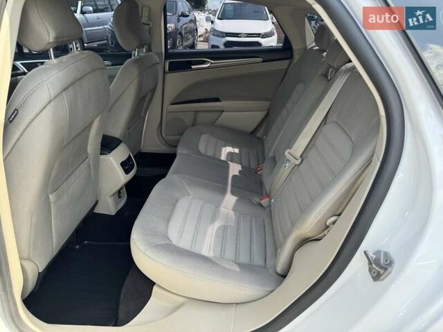 Білий Форд Фьюжен, об'ємом двигуна 2 л та пробігом 129 тис. км за 14900 $, фото 15 на Automoto.ua