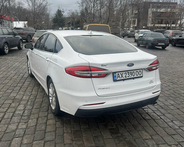 Білий Форд Фьюжен, об'ємом двигуна 1.5 л та пробігом 87 тис. км за 12000 $, фото 5 на Automoto.ua