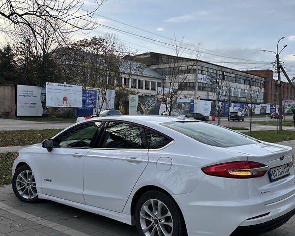 Белый Форд Фьюжн, объемом двигателя 2 л и пробегом 93 тыс. км за 17800 $, фото 1 на Automoto.ua