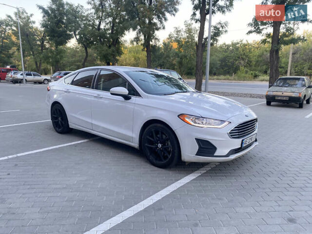 Форд Фьюжн 2019 в Днепре (Днепропетровске) на Automoto.ua Белый Форд Фьюжн, объемом двигателя 2.49 л и пробегом 150 тыс. км за 12500 $, фото 2 на Automoto.ua