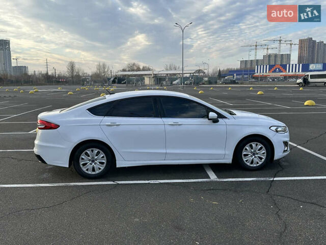 Белый Форд Фьюжн, объемом двигателя 2.49 л и пробегом 32 тыс. км за 13499 $, фото 6 на Automoto.ua