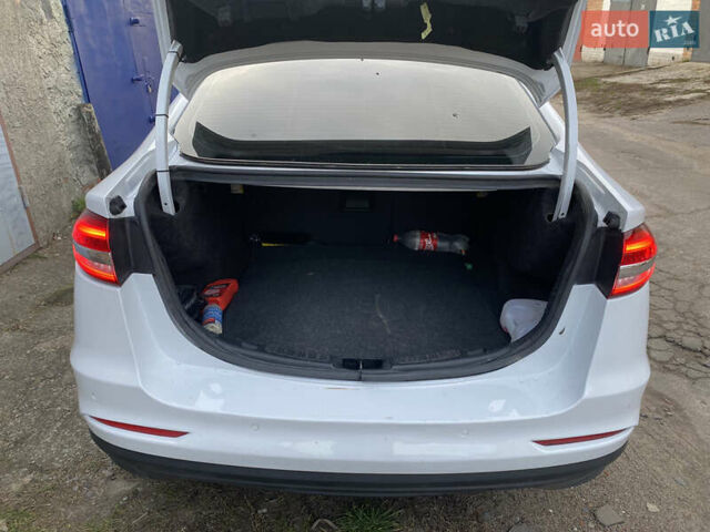 Белый Форд Фьюжн, объемом двигателя 2.49 л и пробегом 70 тыс. км за 15000 $, фото 7 на Automoto.ua