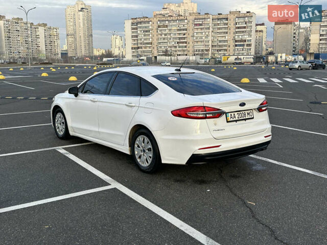 Белый Форд Фьюжн, объемом двигателя 2.49 л и пробегом 32 тыс. км за 13499 $, фото 3 на Automoto.ua