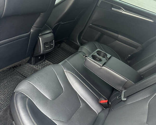 Білий Форд Фьюжен, об'ємом двигуна 2 л та пробігом 145 тис. км за 16300 $, фото 15 на Automoto.ua