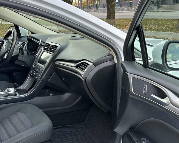 Белый Форд Фьюжн, объемом двигателя 2 л и пробегом 93 тыс. км за 17800 $, фото 11 на Automoto.ua