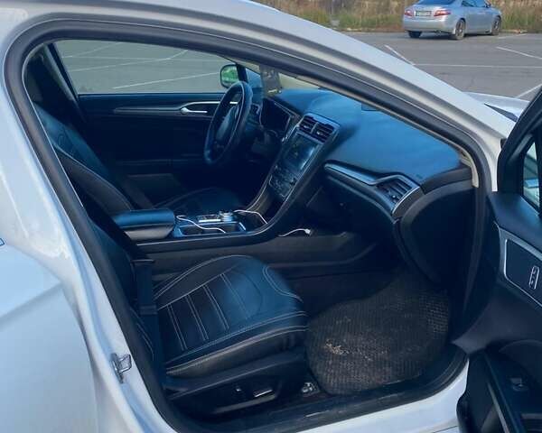 Білий Форд Фьюжен, об'ємом двигуна 2 л та пробігом 223 тис. км за 11700 $, фото 8 на Automoto.ua