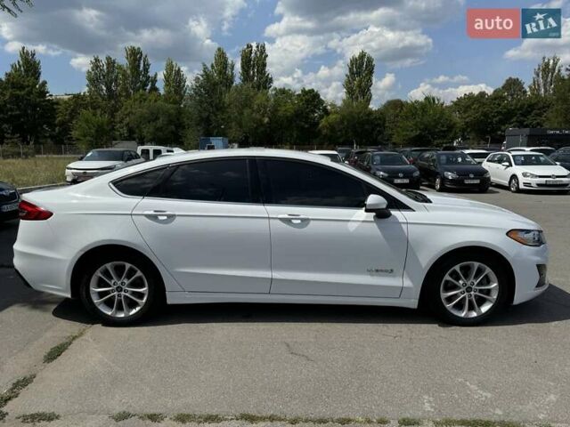Білий Форд Фьюжен, об'ємом двигуна 2 л та пробігом 129 тис. км за 14900 $, фото 5 на Automoto.ua