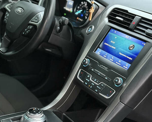 Белый Форд Фьюжн, объемом двигателя 2 л и пробегом 40 тыс. км за 15800 $, фото 13 на Automoto.ua