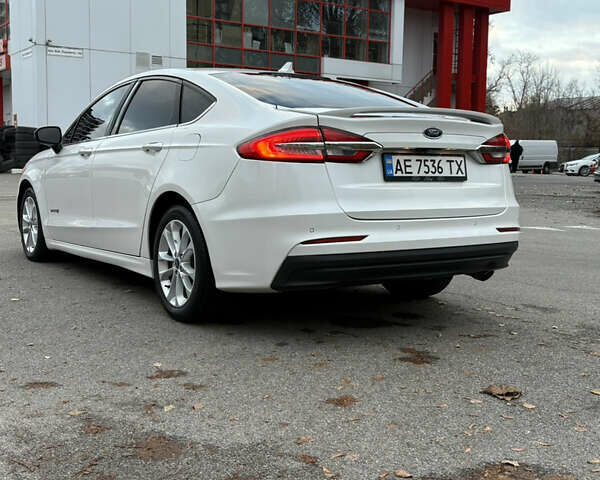 Белый Форд Фьюжн, объемом двигателя 2 л и пробегом 40 тыс. км за 15800 $, фото 10 на Automoto.ua